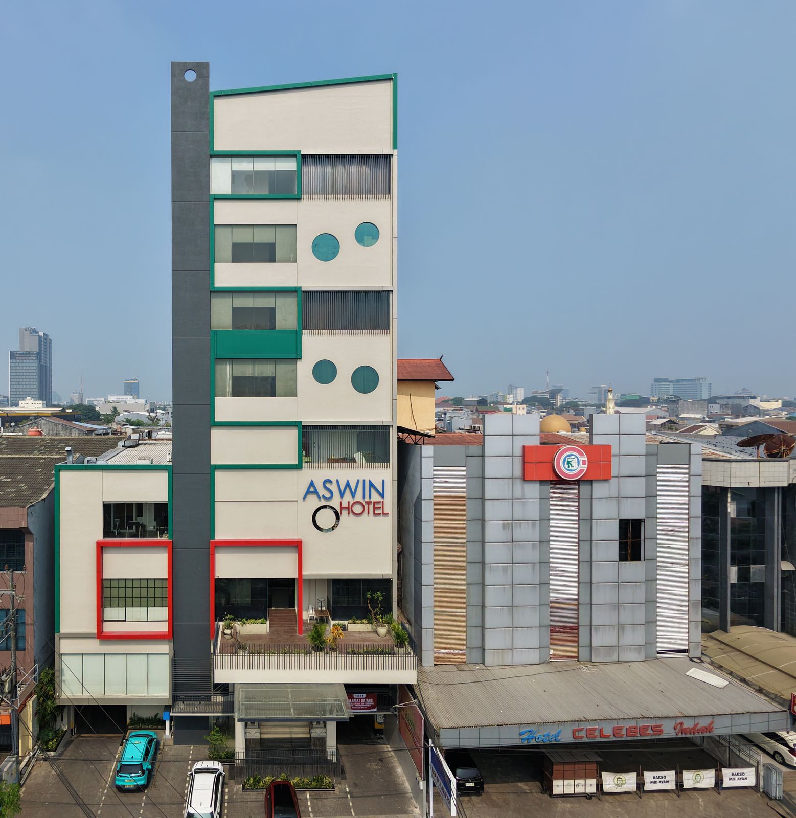 Fasad Aswin Hotel, tampak depan